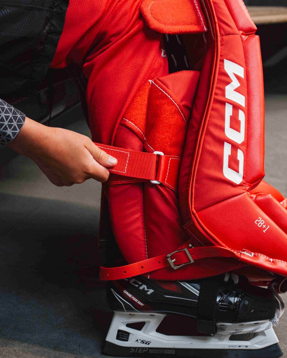 The CCM Phenom pads offer young goalies the ultimate combination of comfort, mobility and stability. 

The CCM Phenom pad shape is built for easy rotation, butterfly seal and 5-hole coverage while helping goalies learn how to direct pucks out with ease.