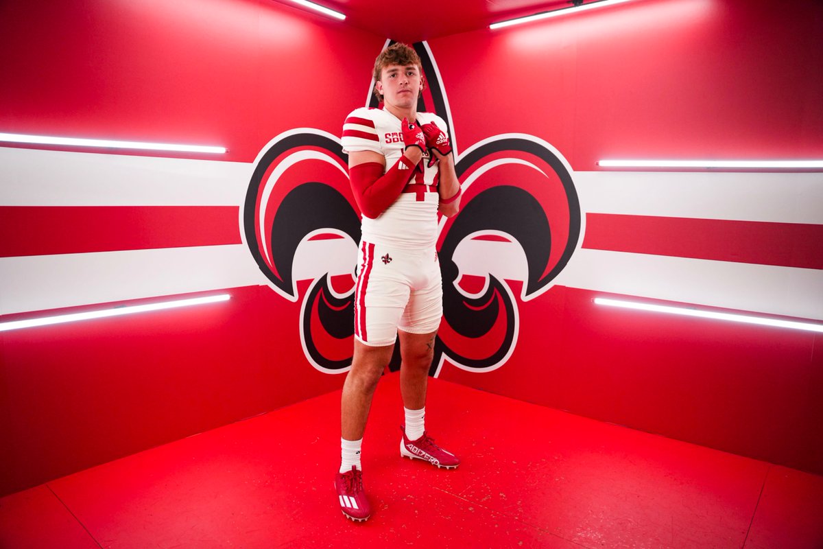 AydenCombs44's tweet image. Thanks to @RaginCajunsFB for showing me and the whole family love! Always good to be back in the swamp…. ⏰ @michaeldes1 @CoachMGiuliani @CoachStoker @CoachSalgado @WRAB50 @Coach_Ware @rashadbobino44 @DonnieBaggs_