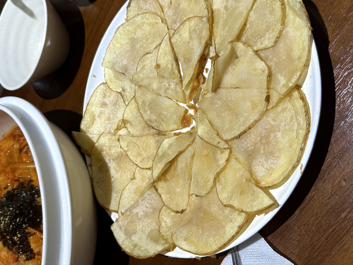 신라제면 칼낙지 감자전 존맛이요
먼가 익숙한.. 감칠맛 미친 양념인데 그게 자꾸 생각난다……….