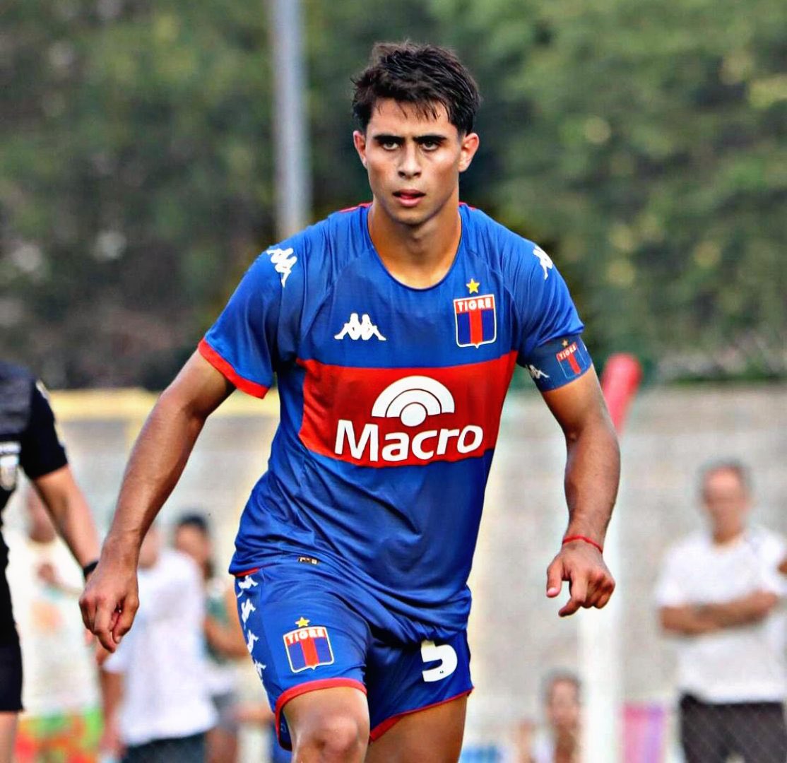 GerGarciaGrova's tweet photo. 🚨{EXCLUSIVO} #Benfica abrió conversaciones por Lorenzo Scipioni.

👉🏾El club 🇵🇹 ve en el mediocentro un futbolista con mucha proyección y quiere apostar por él.

📌Tiene 20 años y contrato con #Tigre hasta Diciembre 2026 https://t.co/Of6oj0jpu2