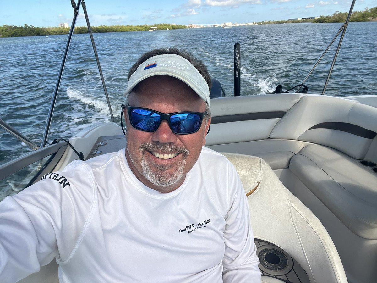 ccglaser's tweet photo. Rocking out to Classic Rewind this morning. Thanks @kristine_stone from Captain Chris your #boatcaptainrealtor ποΈπ€π΄ on Sunny Fort Myers Beach! https://t.co/alEpeV3nVm