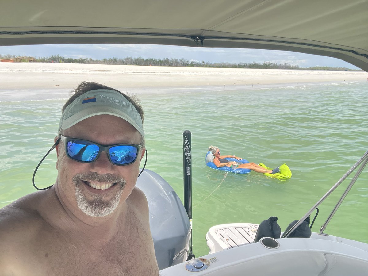 ccglaser's tweet photo. Rocking out to Classic Rewind this morning. Thanks @kristine_stone from Captain Chris your #boatcaptainrealtor ποΈπ€π΄ on Sunny Fort Myers Beach! https://t.co/alEpeV3nVm