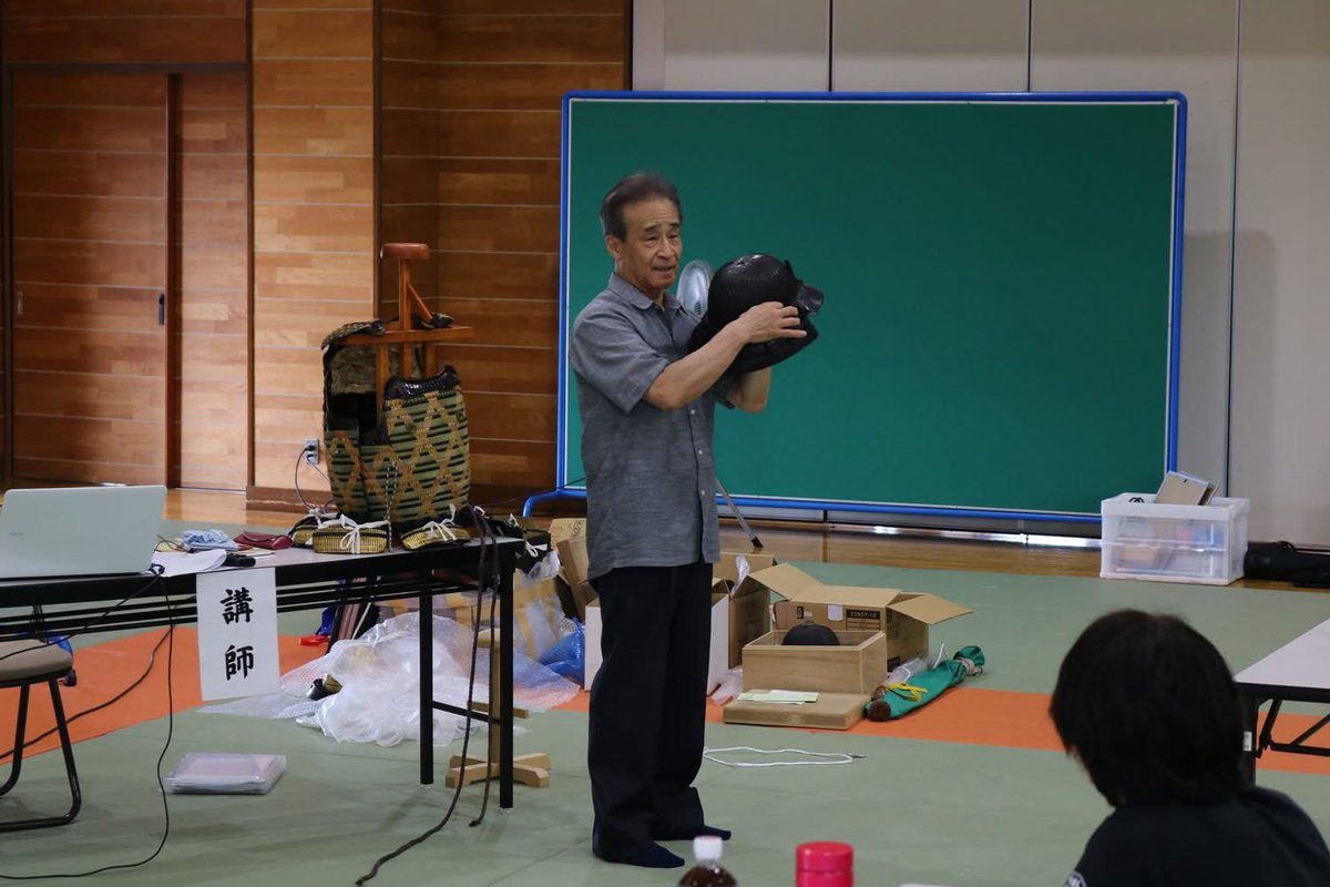 「第１回武術学研修会」はお陰様で盛会のうちに終えることができました。本日は、宮城県内外から会員と一般市民20名が参加。まだまだ未知の世界がある事を実感し、学びの意欲が掻き立てられる素晴らしい研修でした！物凄く貴重な本物の兜や胴を手に触れて間近で拝見できた事は一生の宝です。