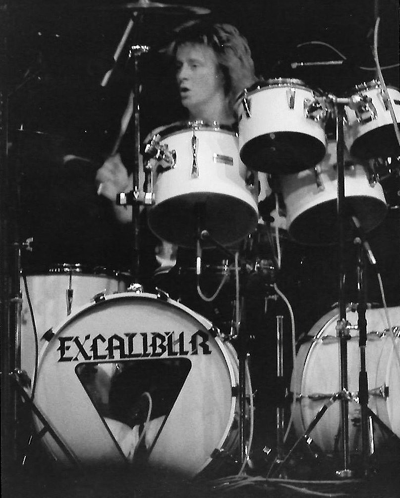 ExcaliburRocks's tweet photo. UK, Bradford, St. George's Hall  -June 1987.
A fantastic show for us. Who was there?
With Paul McBride, Paul Solynskyj, Martin Hawthorn, Steve Blades, Mick Dodson
EXCALIBUR -Fight
SPOTIFY - https://t.co/7m8H21Eq2c
YOUTUBE - https://t.co/6TCsNgn5aq https://t.co/QRJx2Qob5a