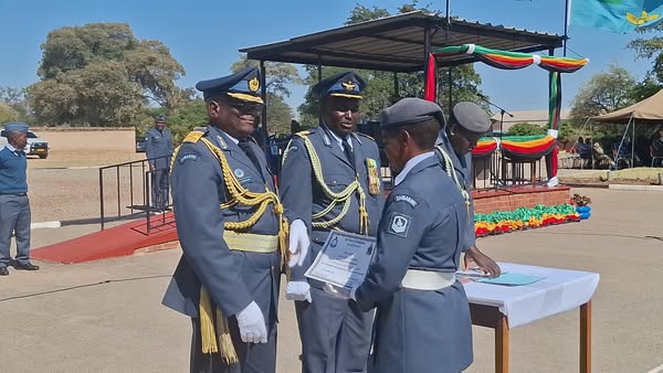 SimangalisoDub5's tweet photo. 1/2 A significant milestone in military training was marked at Jason  Ziyaphapha Moyo Airforce Base in #Chegutu, as 110 instructors from both the ZNA and AFZ proudly graduated  during a joint pass-out parade. This collaborative effort underscores  the commitment to enhancing https://t.co/H2P3PhIPLk