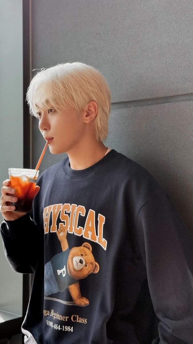 cloudboo116's tweet photo. iced americano๐ฅค
#seungkwan #booseungkwan #abooaday #seventeen #svt #boosadan #carat #์ธ๋ธํด #๋ถ์น๊ด #์น๊ด https://t.co/GH8944VN2K