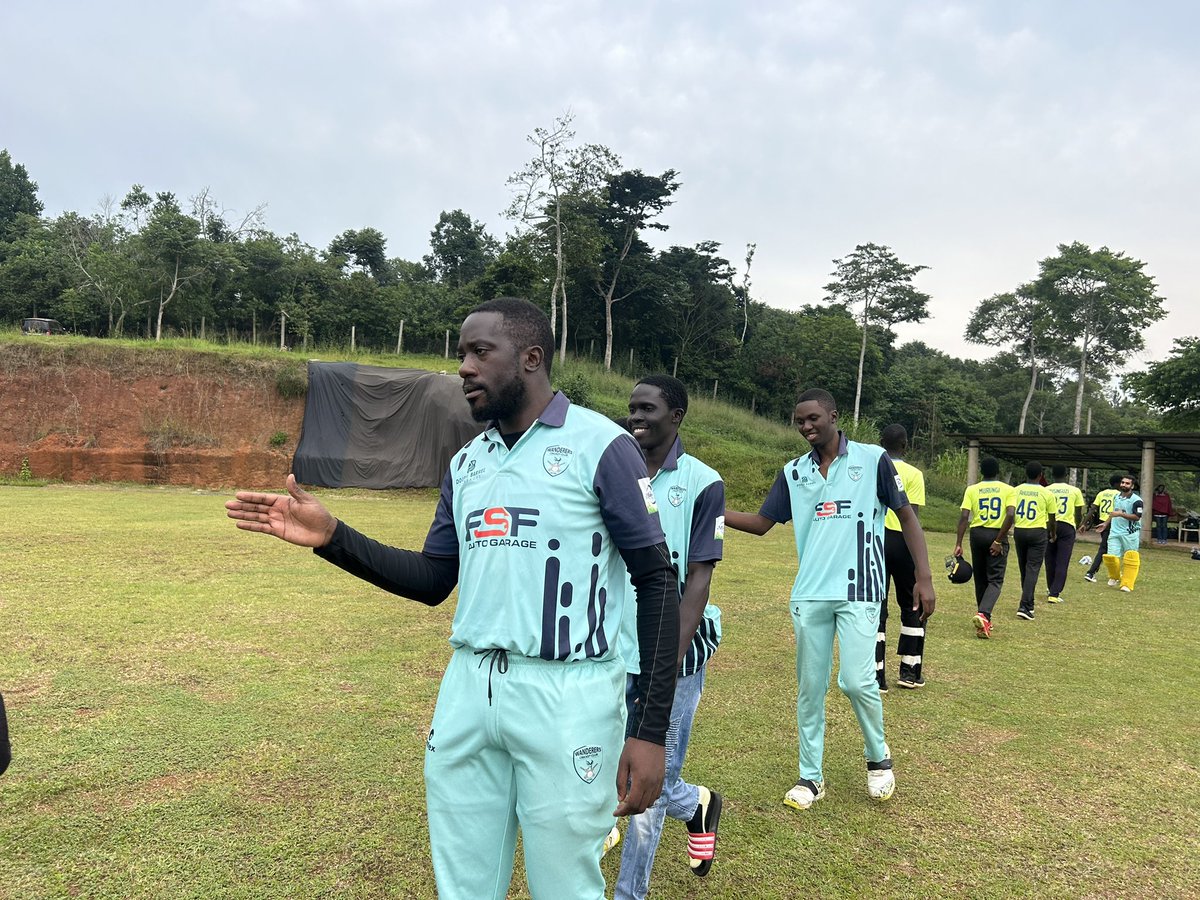 We pick up a point in Kamengo.

Aboojo 123/10 in 32.4 overs, Wanderers 123/10 in 34.3 overs. 

Match details: ugcricket.com/Uganda/viewSco…

#FollowWanderersUg #LycaConnectsCricket
