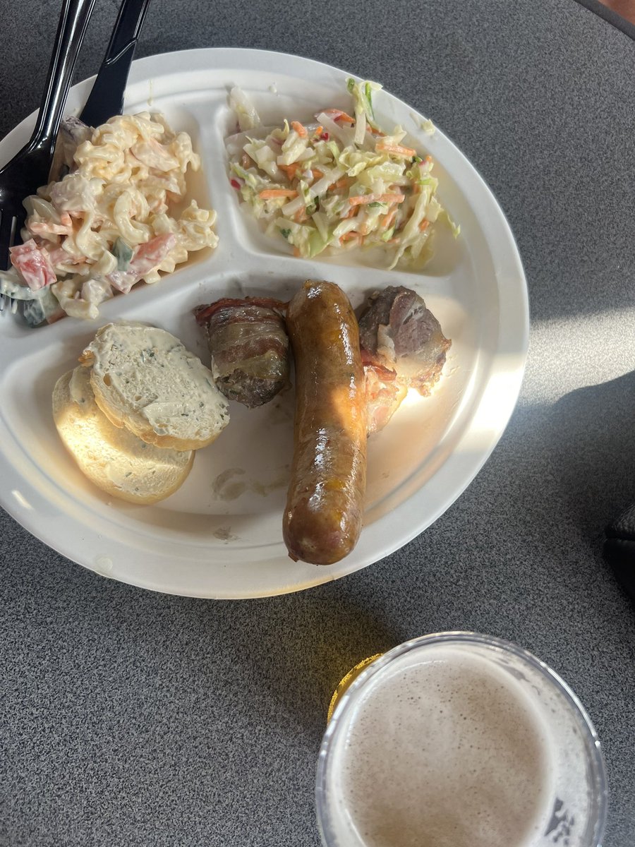 WRoosmalen's tweet photo. Voor risanne dagelijkse kost maar nu op de BBQ op de kermis https://t.co/dj8f7Huktf