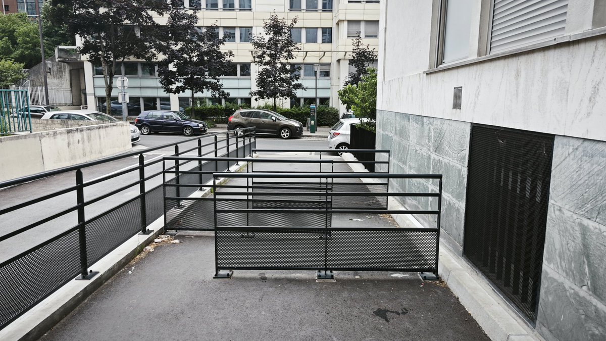 jeando75's tweet photo. Merci @Paris_Habitat et @mairie15 de bien vouloir réparer la barrière avant qu'elle ne tombe sur quelqu'un. #securite #biens #et #des #personnes
📍48 bargue https://t.co/yhtD5RAaUN