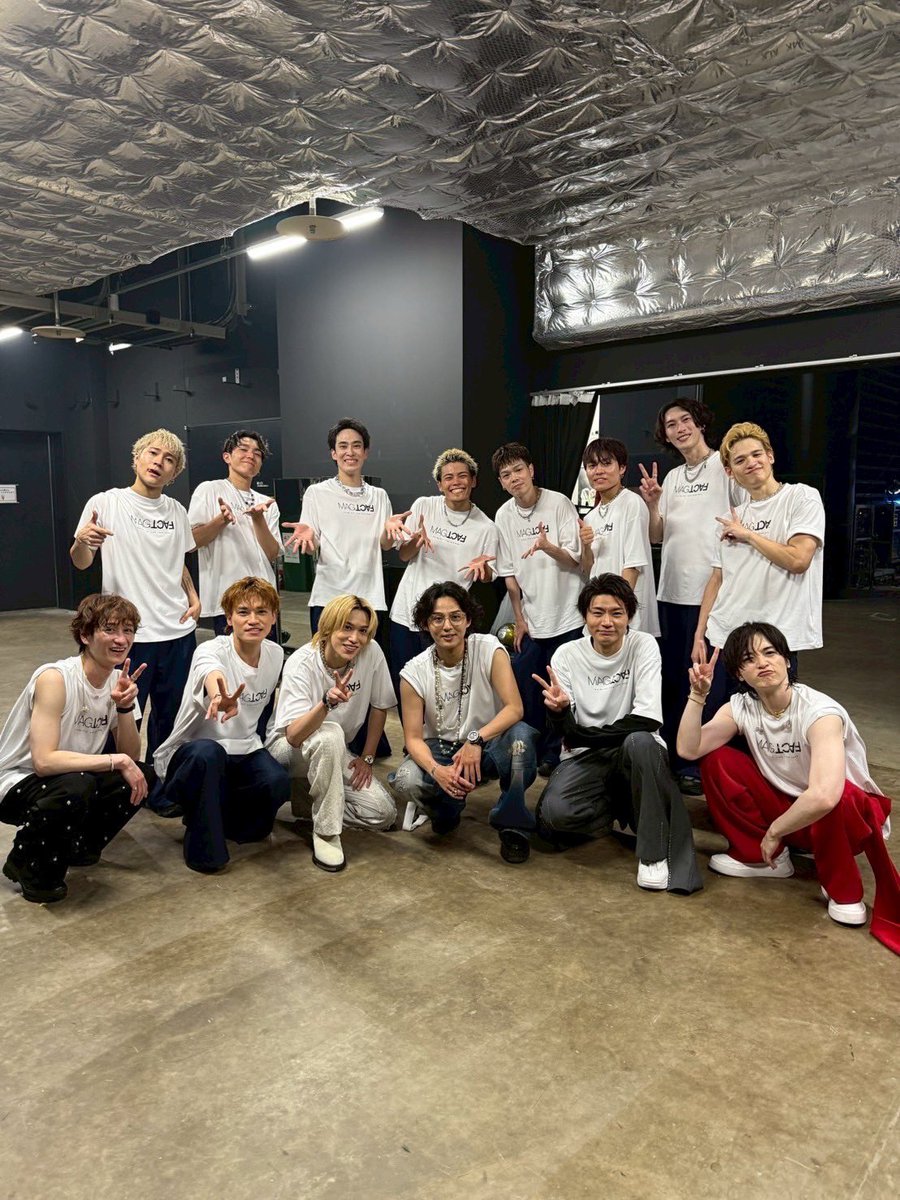 t_nikaido_86's tweet photo. こんばんは！
昨日のツアーに《MAN WITH A MISSION》のKamikaze Boyさんが来てくれました！
今ツアー中で忙しい中、有難いです！
そして、今日無事に「ららアリーナ 東京ベイ」が終わりました！
また立てる日を願ってます！

#KisMyFt2
#MAGFACT
#アリーナツアー
#KamikazeBoy
#ららアリーナ東京ベイ
#ありがとうららアリーナ