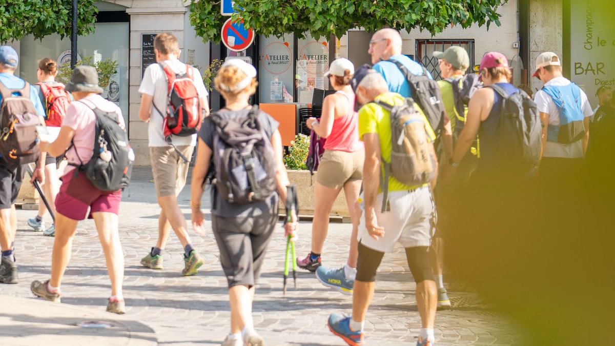 Ce dimanche, le #GrandeTraversée fait son retour avec un nouvel itinéraire. Un évènement sportif et #convivial inédit, entre #RillylaMontagne, Germaine, Champillon et Aÿ ! Au programme : rando-train, haltes festives et animations. =&gt; Infos lagrandetraverseeduparc.fr