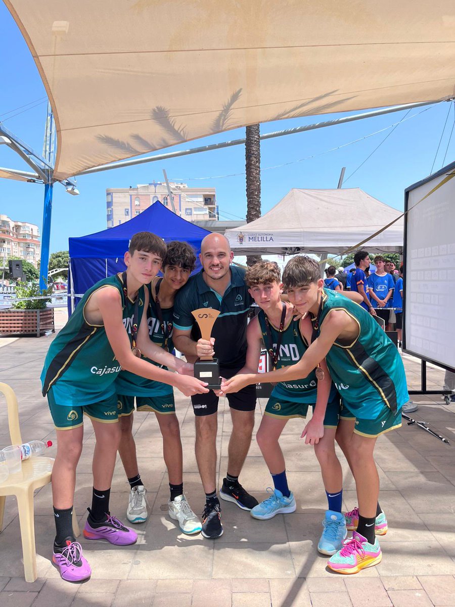 FEB3x3U132025

🥉BRONCE para la U13M 

AND 16 MADRID  13

      !!ENHORABUENA!!
      LUIS PÁEZ
       MANUEL SILES
       JESÚS ARROYO 
       EMILIO GUERRERO 
       Entrenador NACHO 
       PASTOR
       Fisio ANTONIO JIMÉNEZ