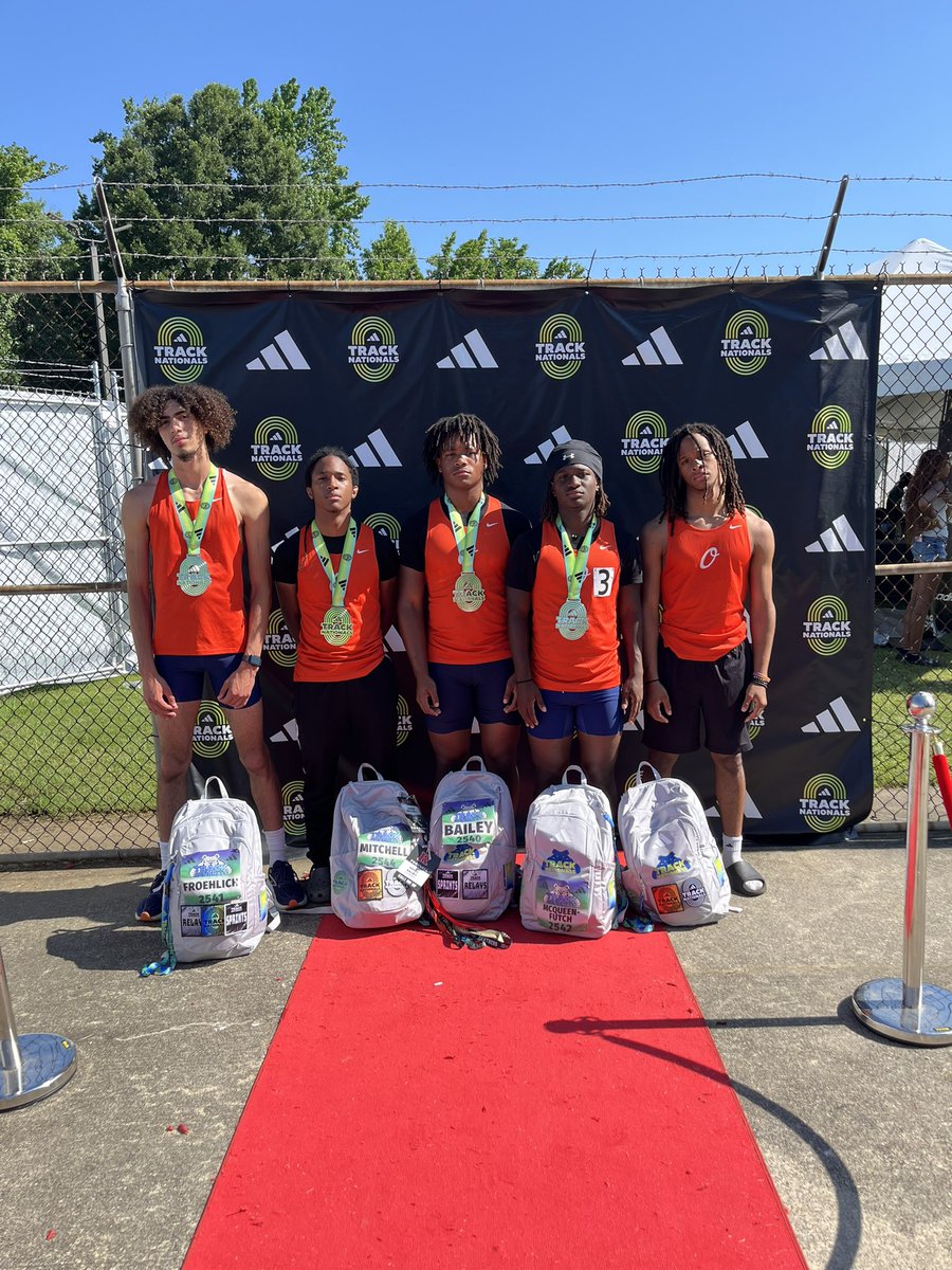 axcelbailey22's tweet image. Placed 2nd at Nationals in the 800m SMR with an all sophomore team @ATrackNationals