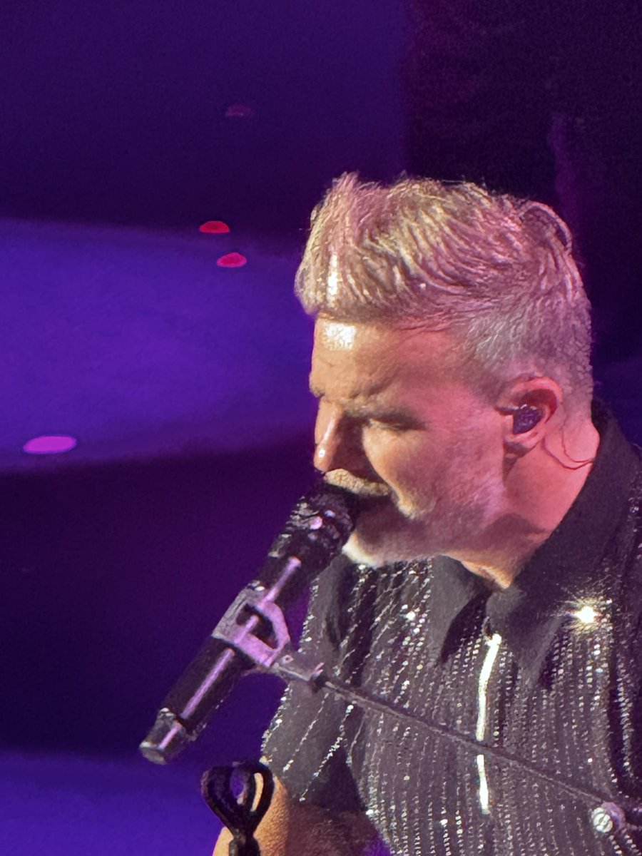 stilling15's tweet photo. @GaryBarlow Newcastle 😂… great show😍 https://t.co/1ruucMVOrx