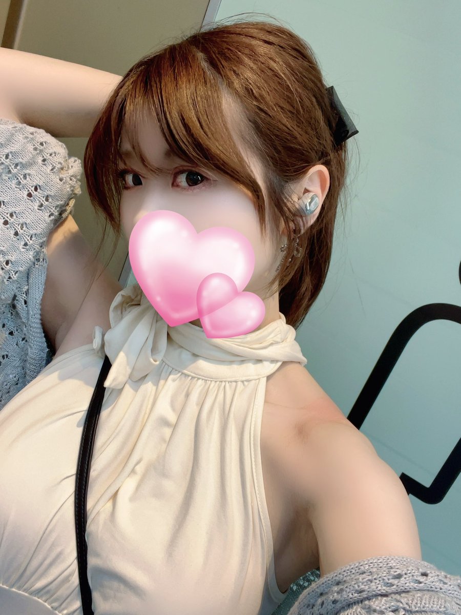 わーい！横浜でなるおさんと組み手してもらった！
私みたいな雑魚にも優しくおもしろく楽しくしてくれるなるおさん最強〜！！！ハンデ強すぎてモダンワンボタンSA3でパーフェクトKOだったのめっちゃ笑ったʕ ›ᴥ‹ ʔ

プラス、ポニテ見せたかったけど肩にアケコン担いだ跡がついているわたし