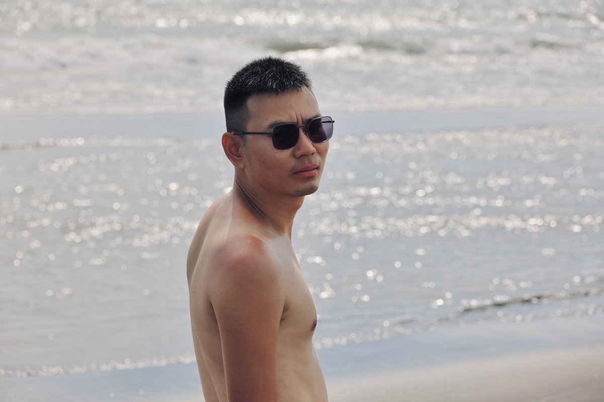 看，三小
（沒
我要均勻的膚色啊啊啊🫠
順便想問怎麼吃才能夠把身體骨架撐大，不然看起來超瘦🤦🏽