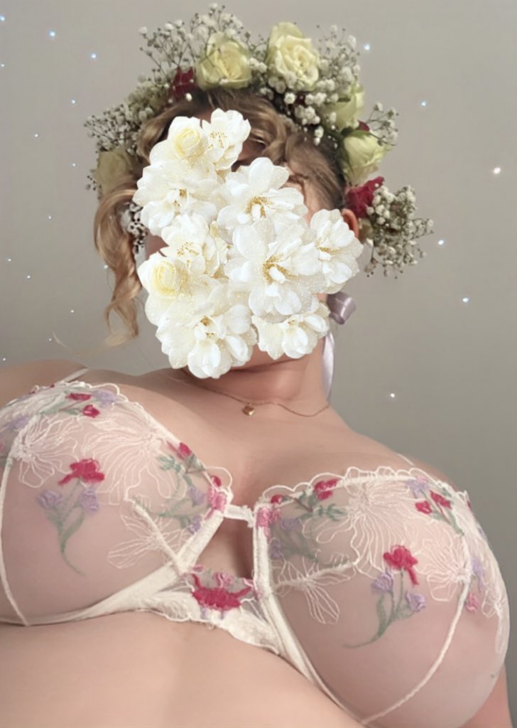 Call me flower 🌸 tweet media