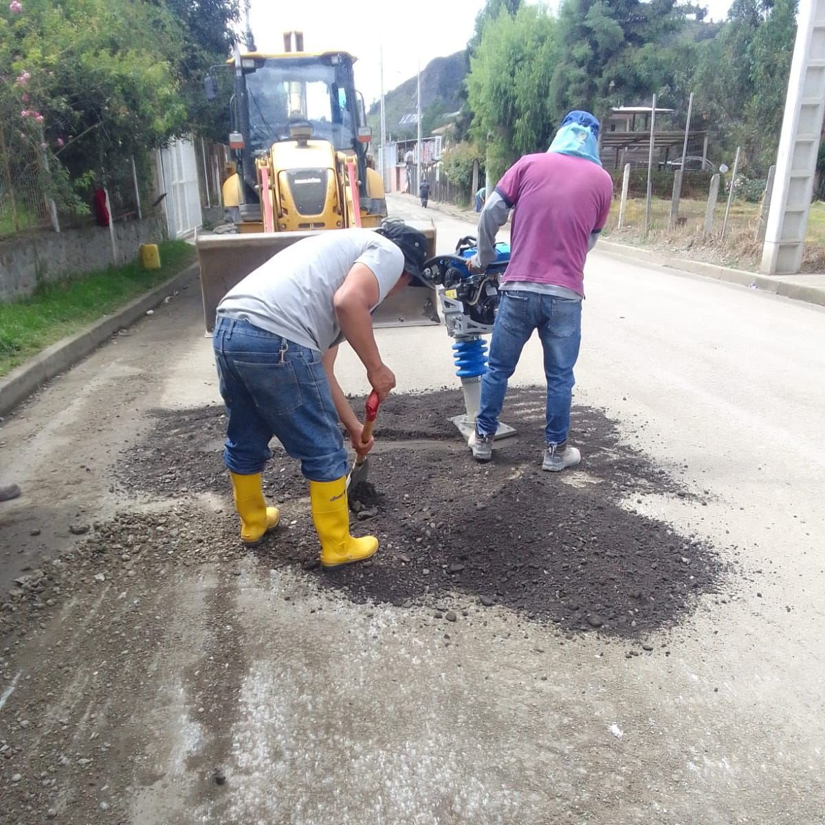 AzuayPrefectura's tweet image. Activos 24/7 👷‍♀️👷‍♂️

Continuamos con los trabajos de mantenimiento emergente de la calle Julia Bernal en #Ricaurte. 🚜🚗

#TransformamosVidas
#JotaLloretPrefecto
#AzuayPrefectura
#HicimosMás