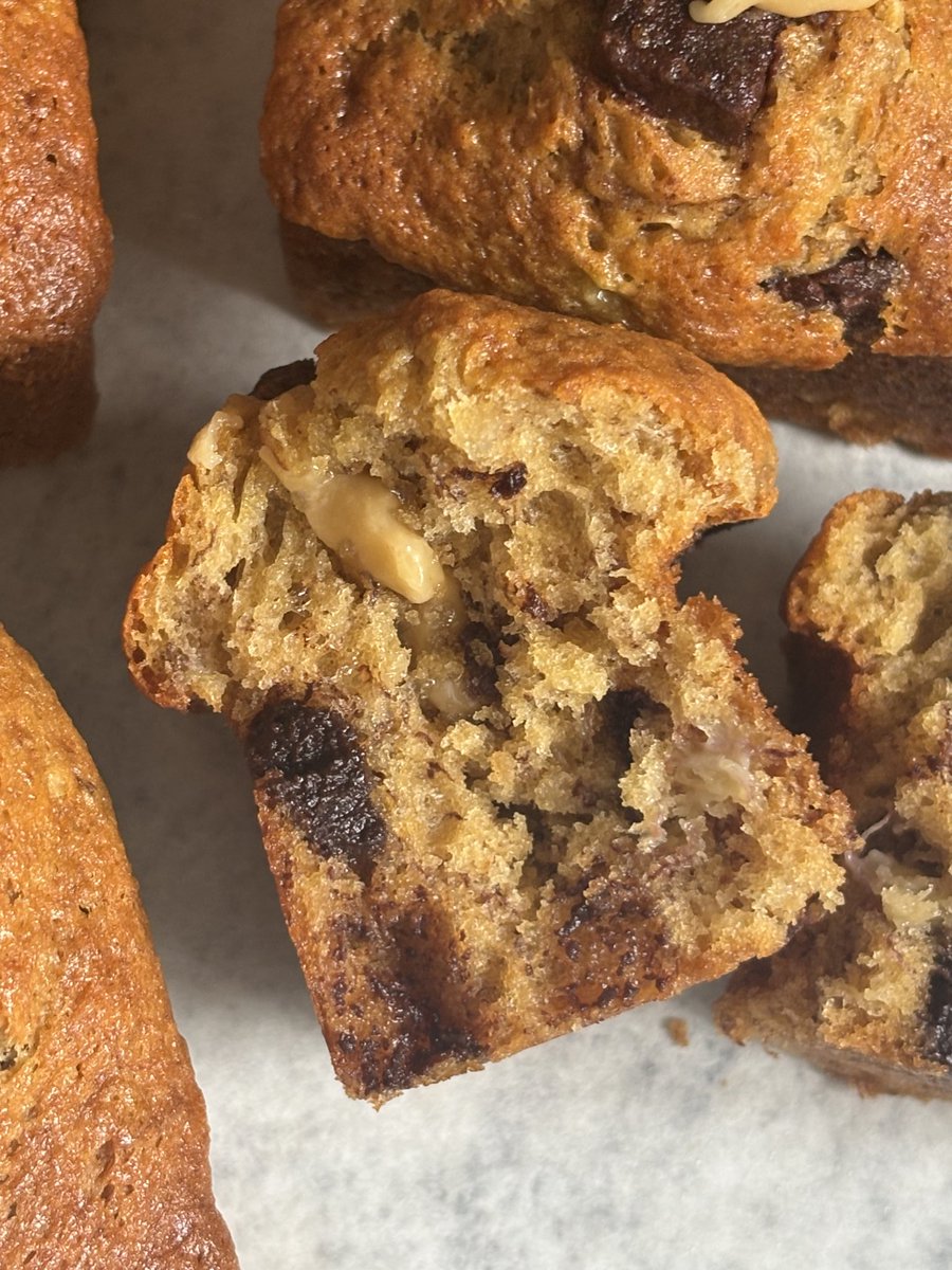 bakingenjoyer's tweet image. mini brown butter, dark chocolate banana bread loaves with a salted caramel filling !!