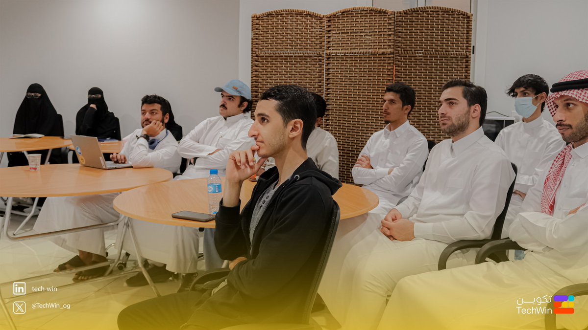 TechWin_og's tweet image. أقامت #تكـــوين لقاءً مثريًا وممتعًا عن &quot;سوق العمل السعودي في مجال الذكاء الاصطناعي&quot; 💻💼
حيث شاركنا @leetm5n تجربته في سوق العمل كطالب وحديث تخرج من مرحلة البكالوريوس
وتحدث عن طبيعة السوق، أهمية التعلم الذاتي، المهارات المطلوبة، وكيفية إثبات الكفاءة عبر GitHub, Kaggle وغيرها 💫