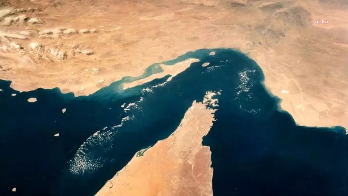 SON DAKİKA | İran Meclisi, Hürmüz Boğazı'nın kapatılmasını onayladı.

▪️ Küresel deniz yoluyla taşınan petrolün %20'si (Günlük ortalama 17-18 milyon varil) Hürmüz Boğazı'ndan geçiyor.