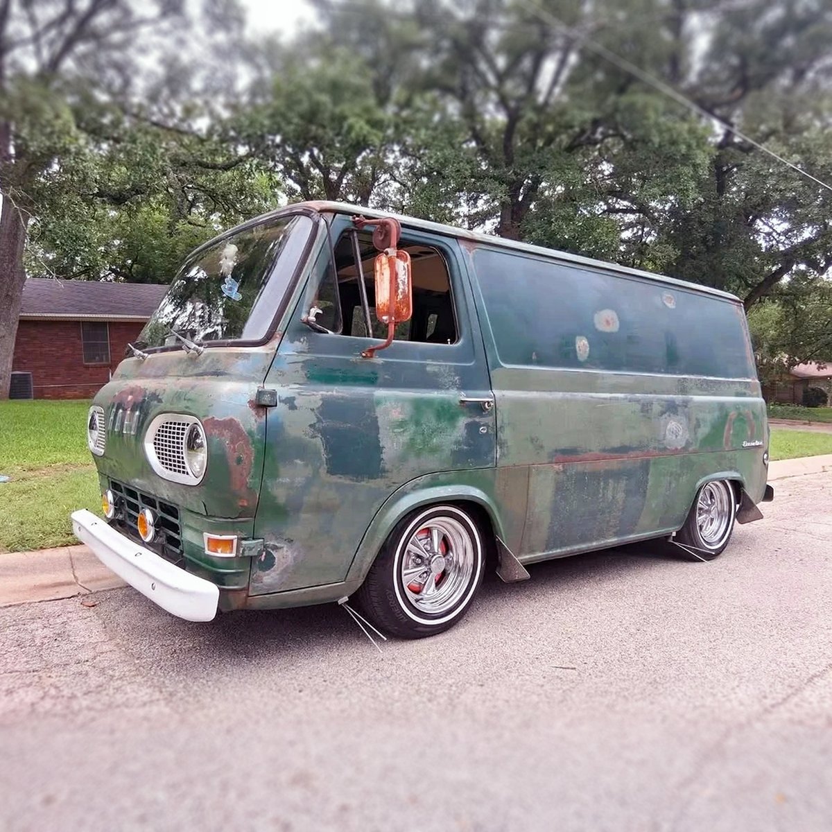 _VanCult_'s tweet photo. Happy Slammed Van Sunday!
.
Praise the Lowered!
.
#tagthevan #tagtheowner
#tagthephotographer
.
#slammedvan #praisethelowered #van #fomoco #ford #econoline #fordvan #early #firstgen #loweredvan #customvan #boogievan #showvan #vannin #vanlife #vanporn #vancult #getinandgetiton https://t.co/IKZZbAih80