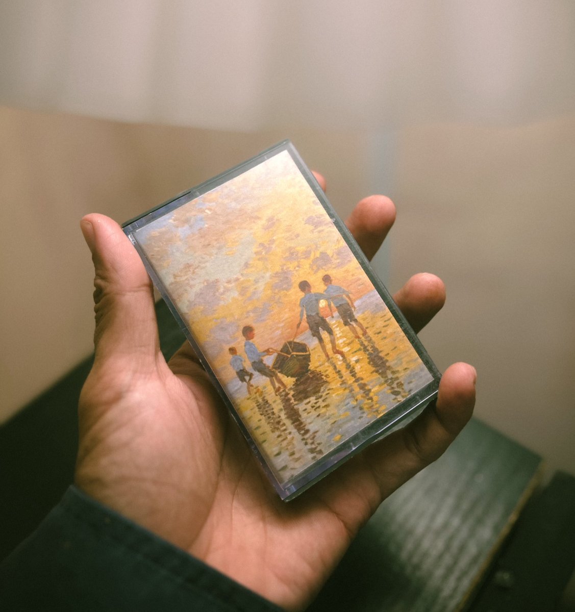 NEW SINGLE “Laut (Pulang)” 16 May 2025 released on tape.

Buy on: vt.tokopedia.com/t/ZSkvKNU9m/
Listen on: open.spotify.com/track/6w2qMig8…