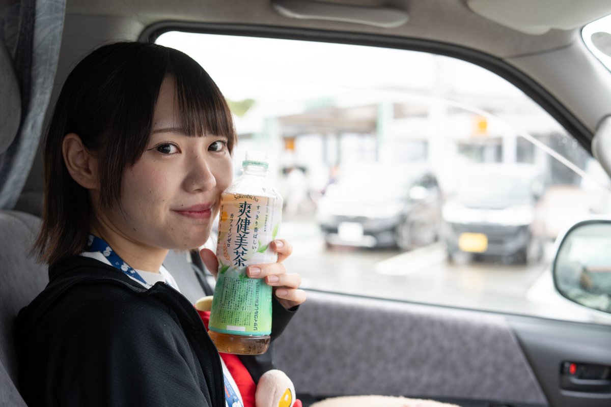 本日は
「VS LIVE」へご来場ありがとうございました。

福岡ポケットさんお久しぶりでしたが、照明の青がとても綺麗でAOKUAREが映えてました。
レーザーでカメラ壊れるの怖いなと思って撮らなかったのですが、レーザーがカメラに行かないように配慮されてるそうです。