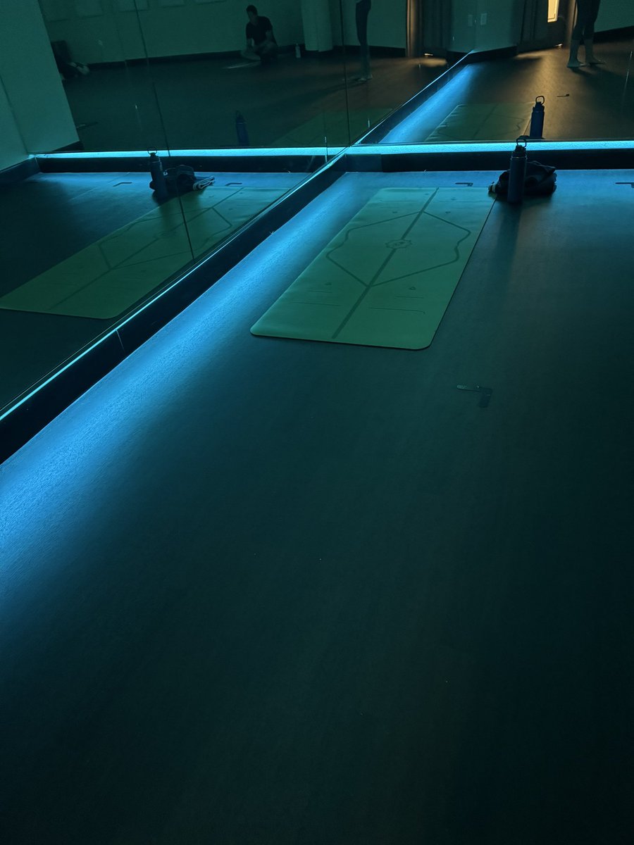 Outside is 🥵 but  yoga at 103°  feels awesome