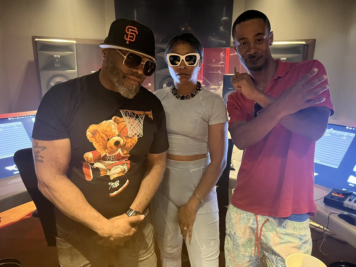 BlackMagicNYC's tweet photo. Shady records in studio artists session meeting yesterday at InviteOnly studios #Shoppingmusic #musicplacement https://t.co/PGBxs0M801