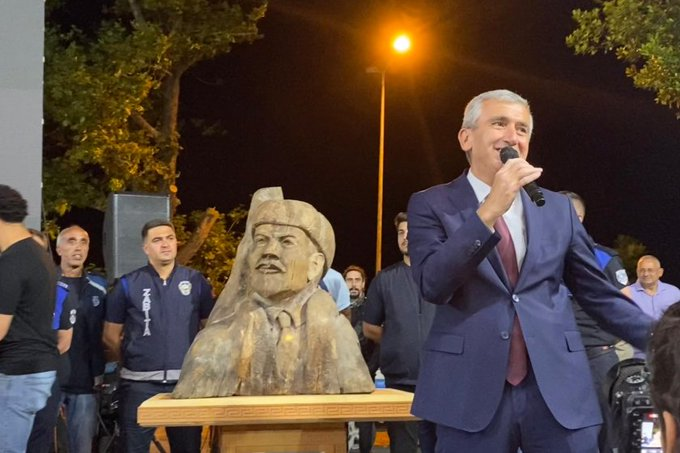 1993 yılında Akçakoca'da sahile vuran ve uzun yıllardır kayıp olan Lenin büstü, Akçakoca Belediyesi tarafından restore edilerek sergilenmeye başlandı.