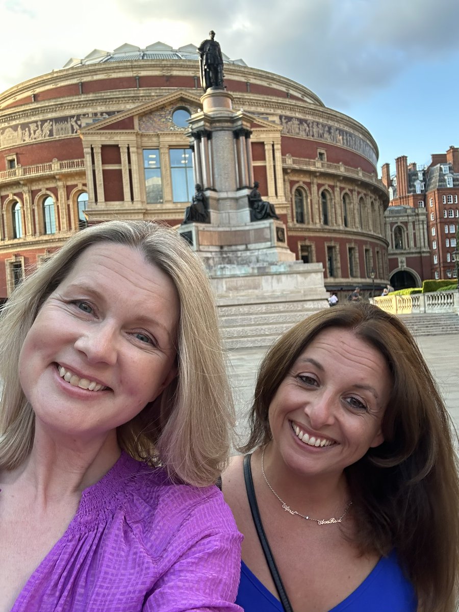 sally_fokes's tweet photo. #posttourblues
#SongbookTour2025 
@GaryBarlow  thank you for the memories! Until next time - ☺️ https://t.co/KQW6XBcnLI