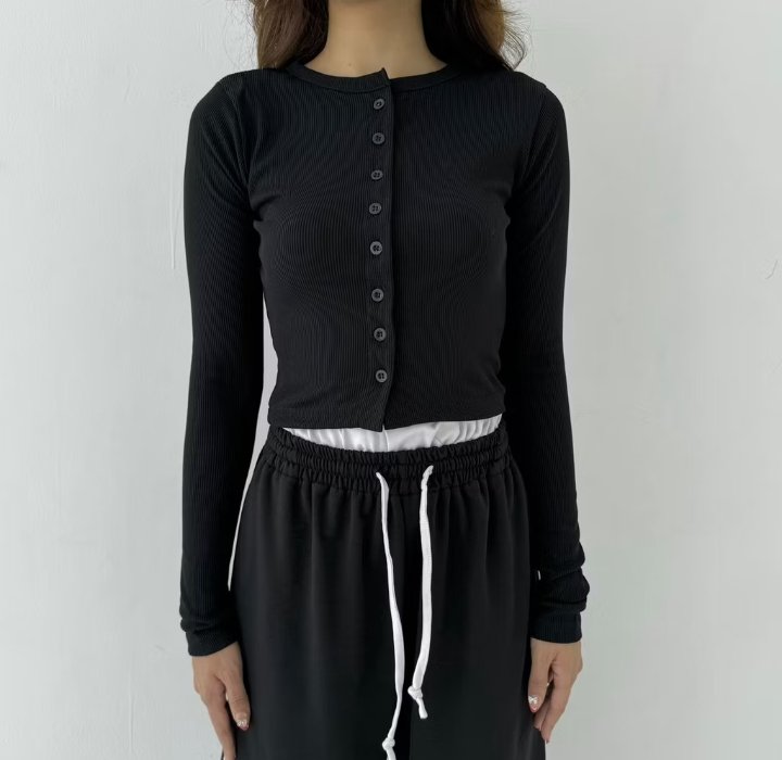 alsa_bie's tweet image. ada yg nyari orlo virgo top gaa, masi baru dan gapede pake ketat ternyata😔😔

tawar aja dr harga asli, bisa shopee kok