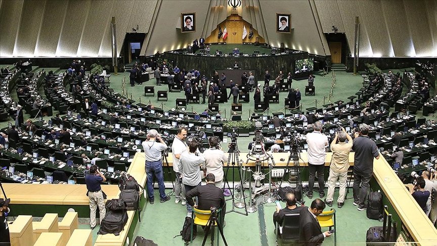 İran Meclisi Hürmüz Boğazı'nın kapatılması gerektiğini bildirdi

🔴İran Meclisi Ulusal Güvenlik Komisyonu Üyesi İsmail Kevseri, Meclisin, Hürmüz Boğazı'nın kapatılması gerektiği sonucuna vardığını ancak nihai kararın Milli Güvenlik Yüksek Konseyi uhdesinde olduğunu belirtti.