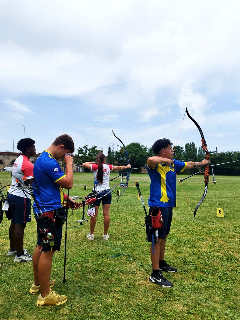 RFETA's tweet photo. #ArcoPromesas25
¡Concluye el Campeonato de España de Equipos Autonómicos #PromesasRFETA con los resultados de las finales por las medallas!
🏹ARCO RECURVO U21
🥇ORO
Madrid 5:4 Asturias
🥉BRONCE
Andalucía 6:2 Navarra
¡Bravo, chic@s!👏🏻 https://t.co/2cGRpTB6zh