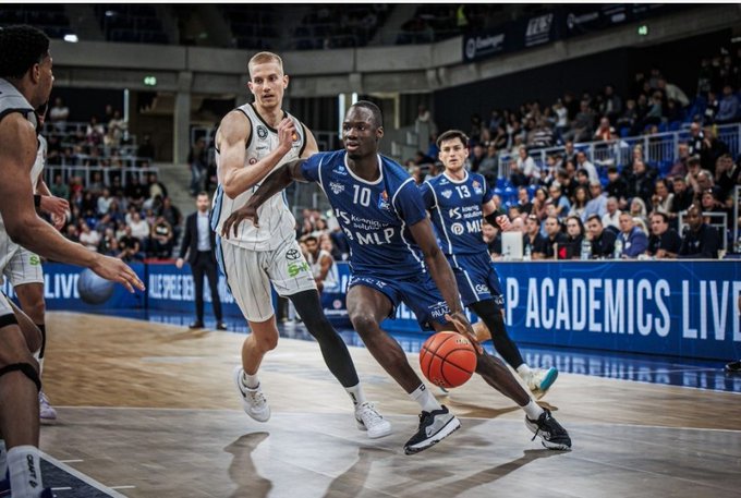 Bakary Dibba, a flecos de fichar por el  Río Breogán piratasdelbasket.net/bakary-dibba-a… a través de @piratasbasket