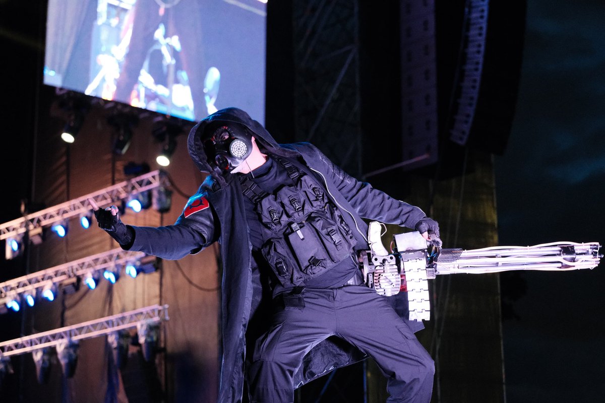 Devasted (<a href="/DevastedThrash/">Devasted</a>) dio uno de los shows más contundentes de la noche de ayer en <a href="/rockalparquefes/">RockalParqueOFICIAL</a> . Los de Palmira, Valle del Cauca, se tomaron la Plaza con visuales animados, su propia mascota “Maniático Thrasher”, que canalizaba a Eddie de Iron Maiden o Vic Rattlehead de