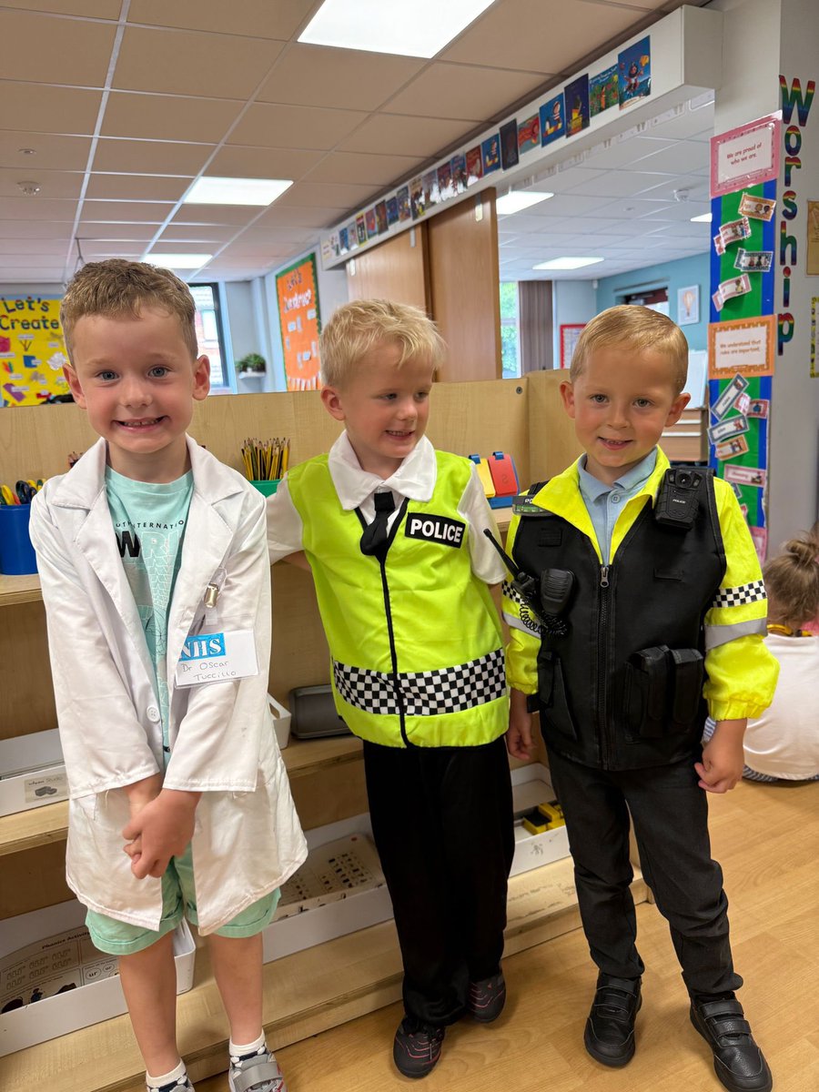 Head over to our blog for more photos! <a href="/stpetersfarn/">St.Peter's Farnworth 👩‍🎓💚💙❤️✨</a> #peoplewhohelpus #heroes