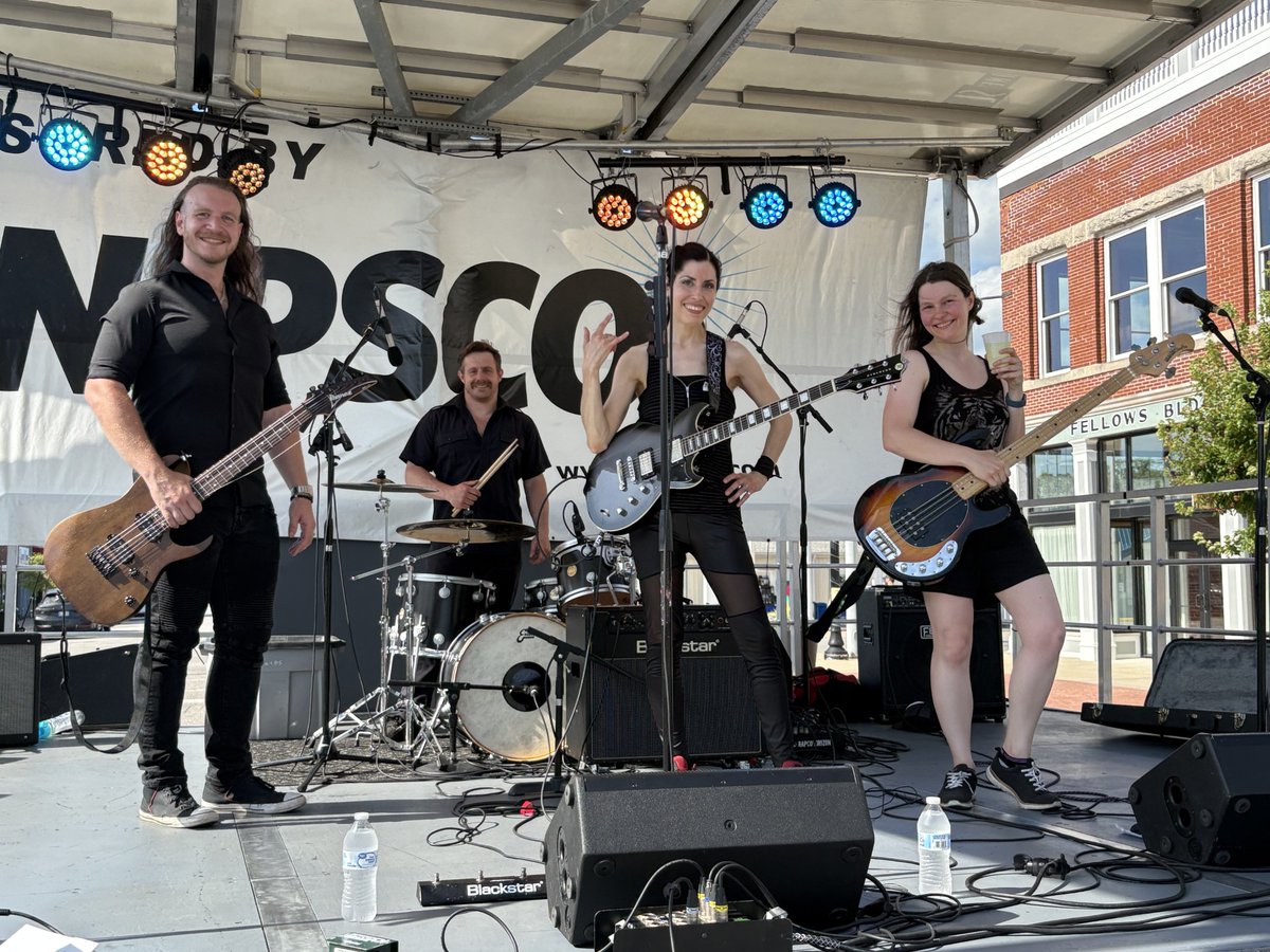 rosecoraperry's tweet photo. #Monticello you were a slice! From copious eating contests to lemonade that saved us from the heat, that was a memorable one. Thanks for having us #MonticelloSpiritFestival! 

NEXT up, we're rocking @DowntownGSO for the #4thofjuly at #funfourth Bring on that #redwhiteandblue https://t.co/hhZaZzyAWL