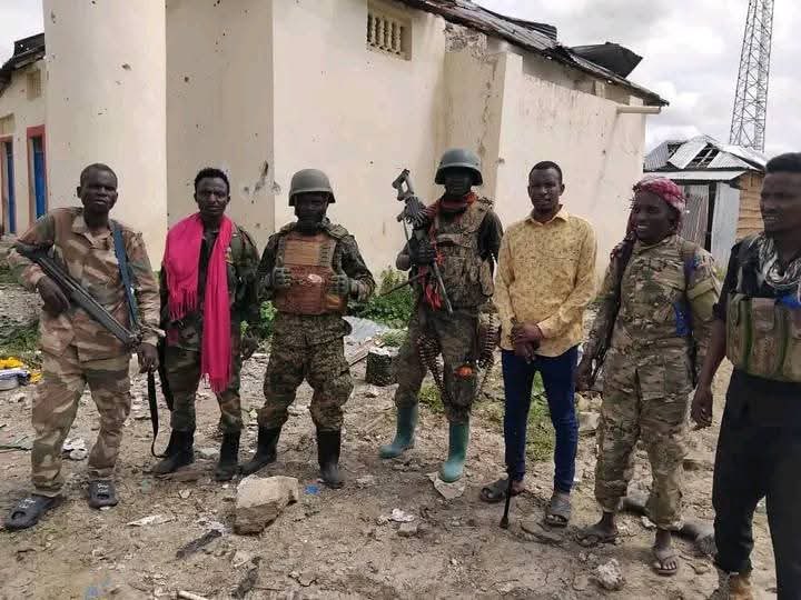 SamuelNsubuga_'s tweet image. Brave and disciplined #UPDF forces seized #Zabid &amp;amp; #Anole villages from al shabab.This is exactly why #Somalia needs more professional African Union troops: battle-tested, &amp;amp; effective; unlike fragmented local forces that crumble under pressure &amp;amp; lack operational discipline.