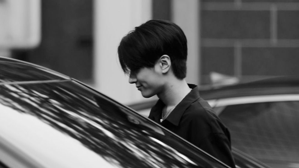 off roads
— jaywon au 🔞

hue (jy) took azuel (jw) off-road. the latter knew it would lead to wreckage, but he still took the ride, never once thinking of taking a detour—even when the signs warned him to reroute.