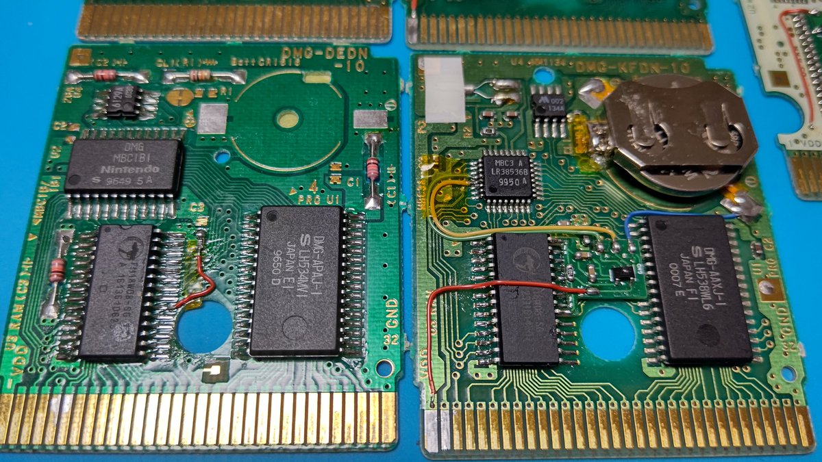 r34net's tweet photo. ポケモンクリスタル
基板にFRAMやら諸々実装
とりあえずセーブ成功🥳
結構定格ギリギリ動作みたいなので
後は耐久性？そこまでやり込まない気がする🤔

赤緑、金銀のFRAM化も同時に実施
OR回路はRedditに上がってたデータで作成 https://t.co/WPHMYAHpay