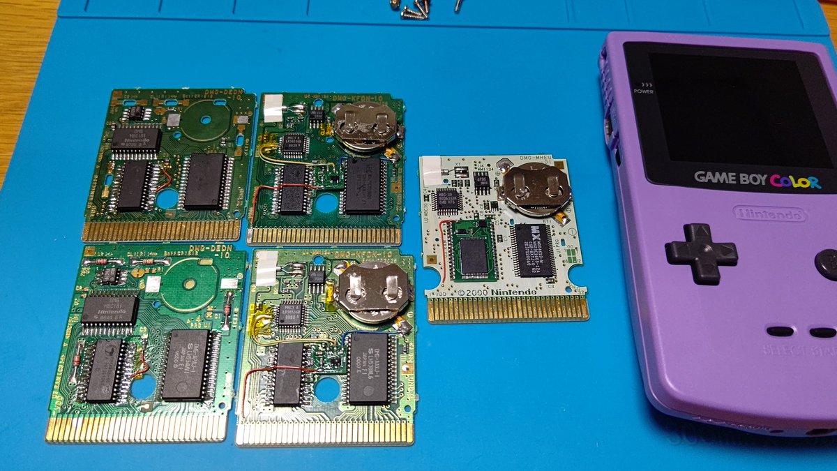 r34net's tweet photo. ポケモンクリスタル
基板にFRAMやら諸々実装
とりあえずセーブ成功🥳
結構定格ギリギリ動作みたいなので
後は耐久性？そこまでやり込まない気がする🤔

赤緑、金銀のFRAM化も同時に実施
OR回路はRedditに上がってたデータで作成 https://t.co/WPHMYAHpay