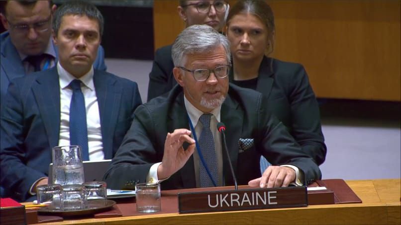 MelnykAndrij's tweet image. If it wasn’t Russia killing civilians in Ukraine, then who else could it be? Perhaps Darth Vader & his Death Star? Maybe next time they‘ll blame Martians, the Dark Side of the Force, or the Tooth Fairy -dropping bombs instead of coins? My first UNSC speech webtv.un.org/en/asset/k1r/k…