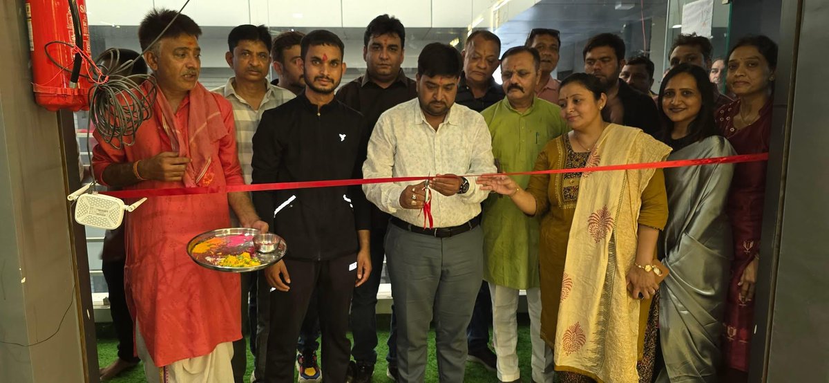 GopalShah24's tweet photo. 🎉કપડવંજ AK પ્લાઝા ખાતે 
'LE ZARA FITNESS'નો શુભારંભ લોકલાડીલા ધારાસભ્ય રાજેશભાઈ ઝાલાના વરદહસ્તે તથા અતિથીઓ અને આમંત્રિતોની ઉપસ્થિતીમાં કરાયો...
ભાઈ રાજદીપ સોઢા અને કલ્પેશ દવેને નવીન સાહસ માટે અભિનંદન અને શુભકામનાઓ.... https://t.co/EqcBs8MfWI