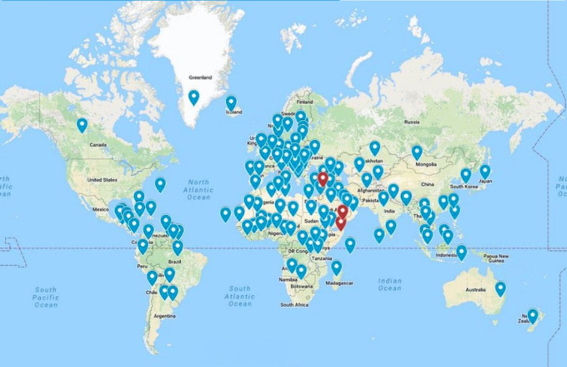 EEUU, que se autodeclara "líder del mundo libre", tiene más de 800 bases militares diseminadas por el mundo. Las utiliza para amedrentar, bombardear e instigar golpes de Estado cada vez que una nación no hace lo que ellos quieren. Más que un "mundo libre", esto parece una prisión