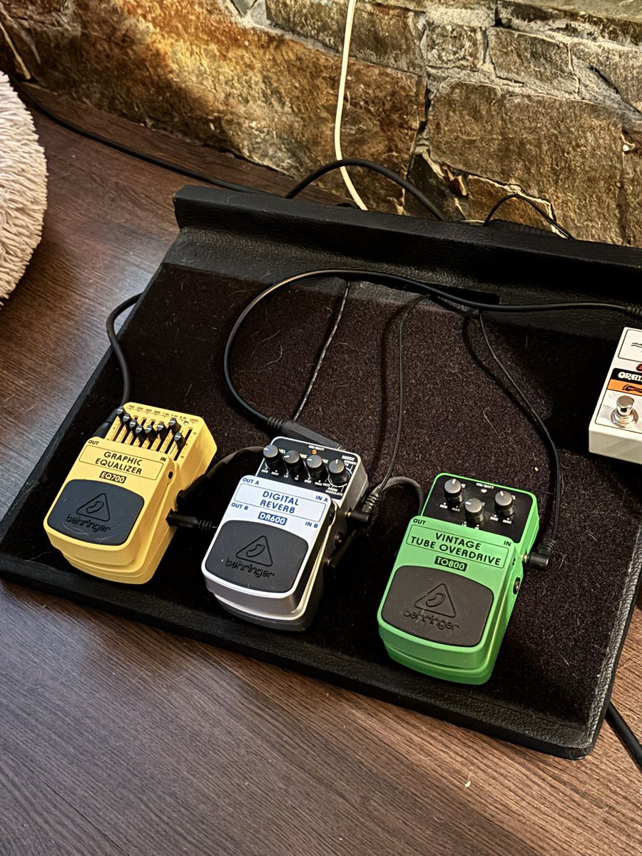Tripevl's tweet photo. My budget living room board. They do the thing they're suppose to do and didn't break the bank 💰💵, plus working in a music store helps as I get a staff discount. 
Rock on my congregation 🤘🏻 https://t.co/lX2lyUvOOX