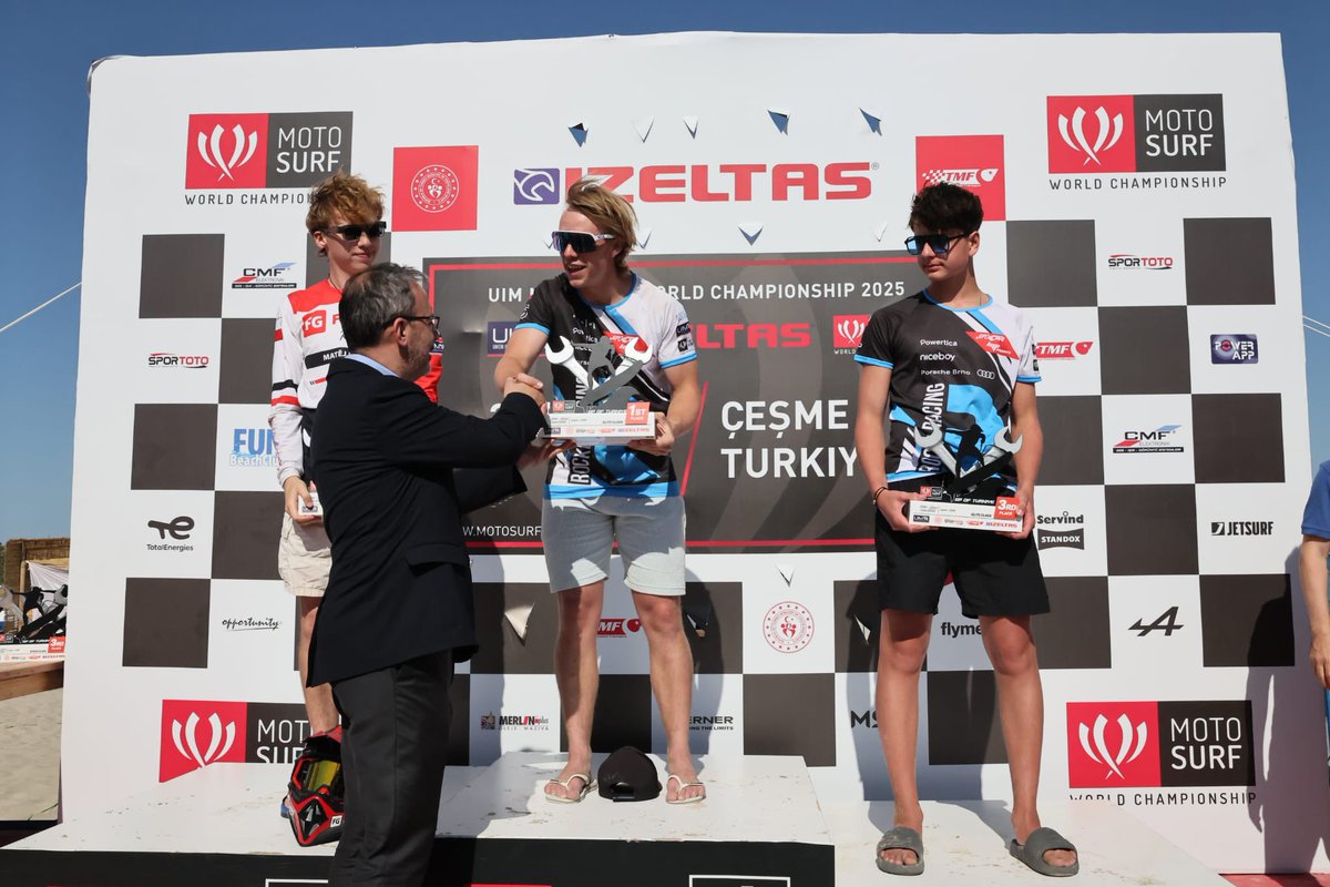kasapoglu's tweet photo. 📌 Dünya Motosurf Şampiyonası Ödül Töreni | Çeşme 

Ünü dünyaya yayılan Çeşme Altınkum Plajı’nın turkuaz suları iki gün boyunca heyecan verici bir organizasyona ev sahipliği yaptı.

Ödül kazanan sporcuları tebrik ediyor, Türkiye Motosiklet Federasyonumuz başta olmak üzere bu güzel organizasyonda emeği geçenlere teşekkür ediyorum.
