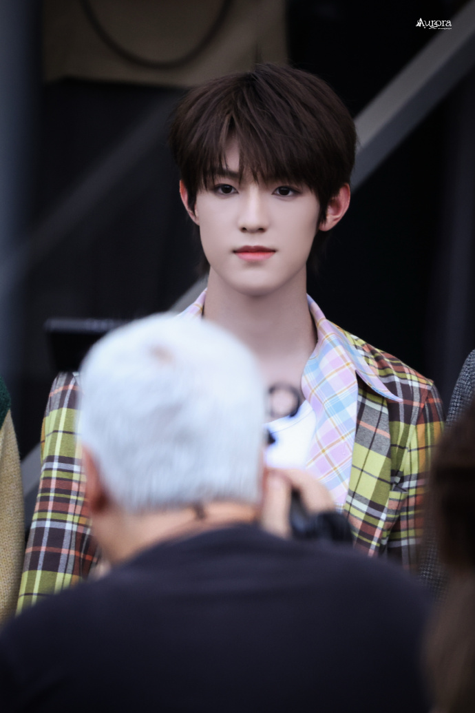 TrendyUpdate_th's tweet photo. รวมลุค ‘จางเจ๋ออวี่’ ✨ ในงานมิลานแฟชั่นเข้าร่วมชมโชว์คอลเลกชั่นสุภาพบุรุษประจำฤดูใบไม้ผลิ/ฤดูร้อน 2026 จาก Prada ที่จัดขึ้น ณ กรุงมิลาน อิตาลี 🇮🇹 พร้อมโมเมนต์ฟร้อนต์โรว์ครั้งแรกหลังเดบิวต์ในบอยกรุ๊ปจีน TransfOrmProject 🔥

ZhangZeyu AT PRADA SS26
#ZhangZeyuxPradaSS26
#ZhangZeyu https://t.co/BD2h7TiBcV