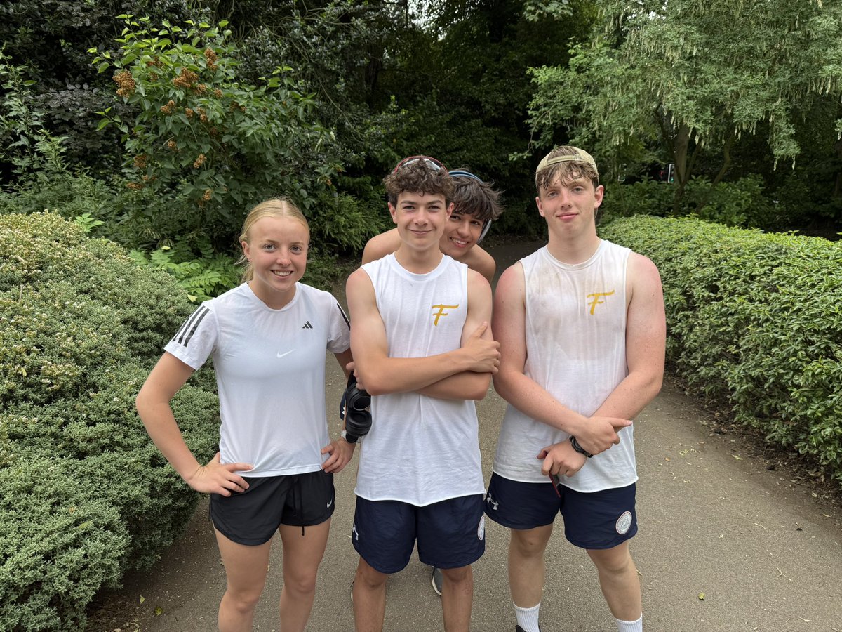 Lap 8 team going strong with a guest runner from <a href="/Upp_Fairfield/">Fairfield | Uppingham School</a> #UppinghamFircroft🟢🟡